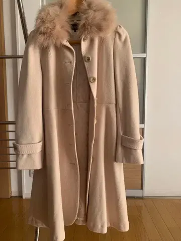 Ricciimi 베이지 퍼 롱 코트