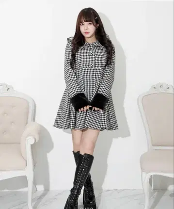 Pium 비쥬 카라 도리 플레어 코트