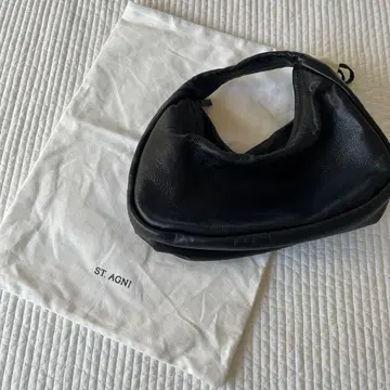 ST. AGNI 블랙 가죽 핸드백