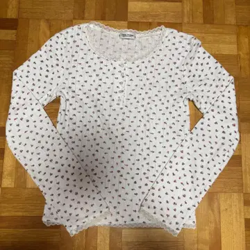 [ 즉시 구매 ] tinajojun 긴팔 M 사이즈 꽃무늬 티셔츠