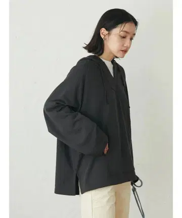 블랙 후드 부착 후드 맨투맨