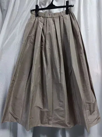 IENA 타프타 랜덤 턱 스커트 베이지 36 사이즈