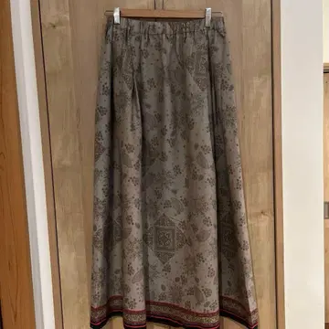 human woman 롱 스커트 그레이 계열