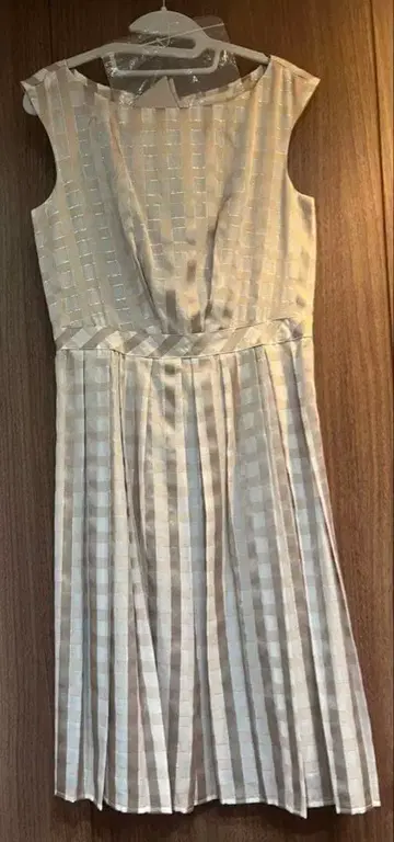 [ 새상품 ] 슬리브리스 무릎 기장 원피스 체크 핑크 베이지