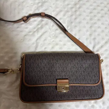 MICHAEL KORS 브라운 숄더백