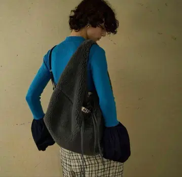 AKTE 액트 / 원 핸들 보아 백 차콜 그레이