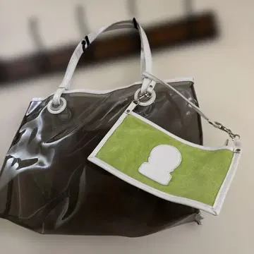 투명 PVC 토트백과 그린 파우치