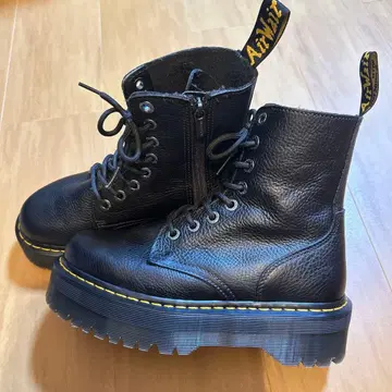 [닥터마틴] 8홀 통굽 블랙 25cm 원더발삼 포함