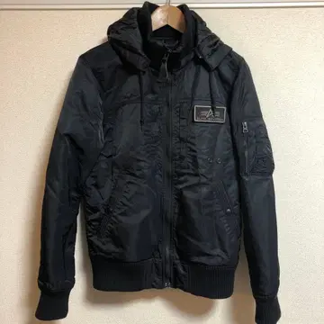 ALPHA INDUSTRIES 후드 부착 블랙 자켓