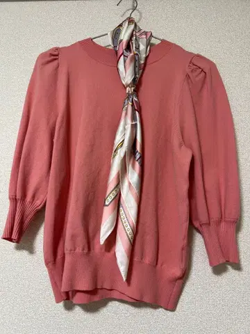 퍼프 슬리브 핑크 니트 스카프 포함