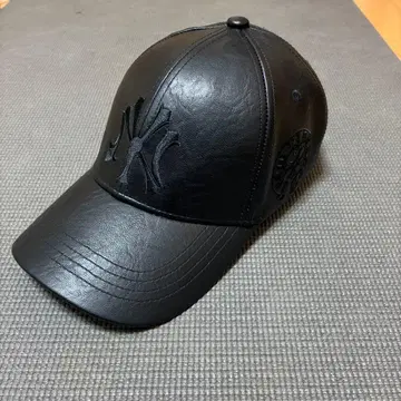 블랙 가죽 야구 모자