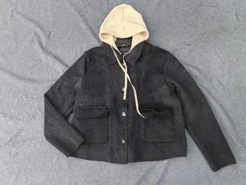 후드 부착 다크 그레이 자켓