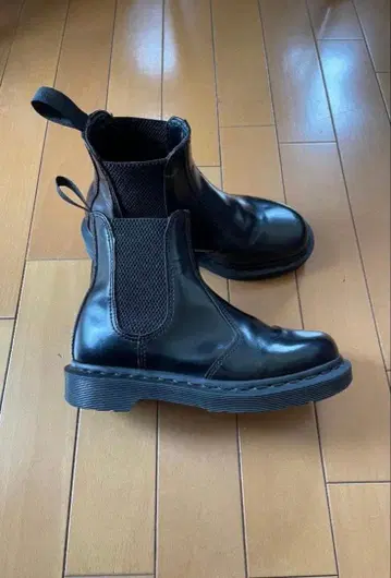 [ 인기 모델 ] Dr.Martens 2976 MONO 첼시 부츠