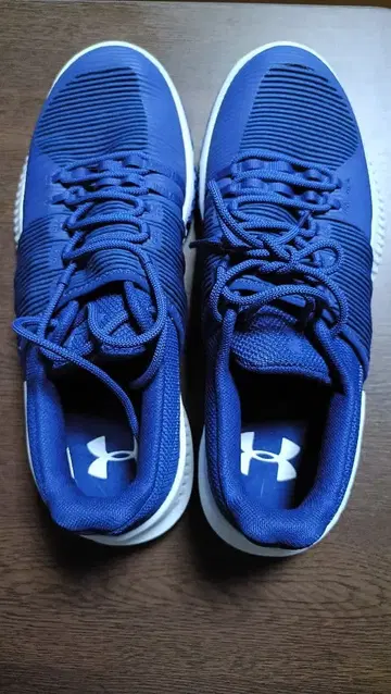 언더아머 러닝화