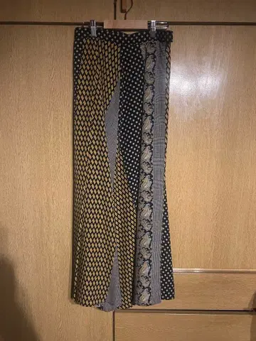 유나이티드 애로우즈 플레어 스커트