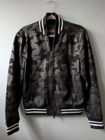 MICHAEL KORS 카모 무늬 가죽 자켓