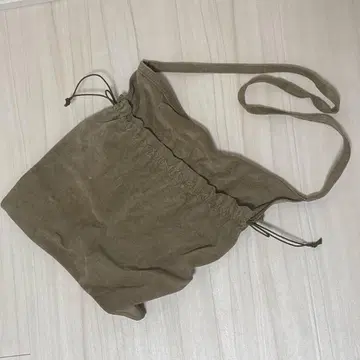 핸더 스킴 레드 크로스 백 빅 카키