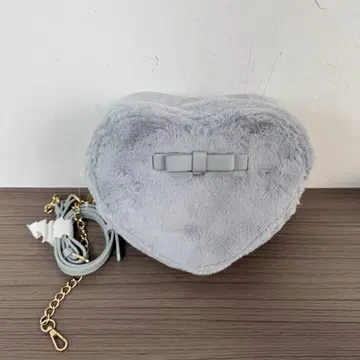 하트 모양 퍼 클러치백