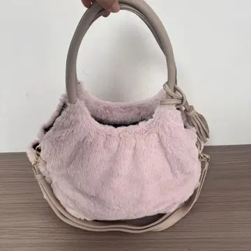 핑크 퍼 핸드백