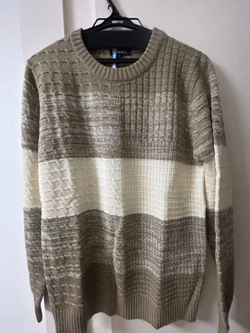 PLST (플라스테) 베이지 계열 스트라이프 니트 스웨터