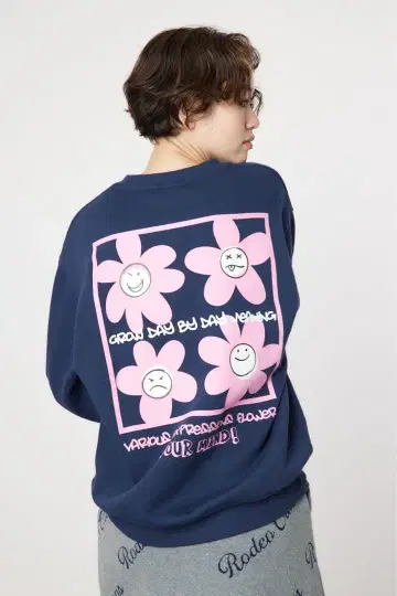 [ 택 포함 새상품 ] FOUR FLOWER 맨투맨 네이비 FREE