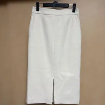 화이트 타이트 스커트 슬릿 포함