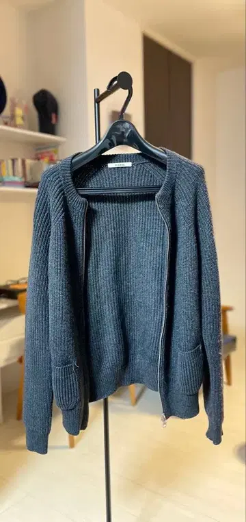 SLOANE 다크 그레이 집업 스웨터