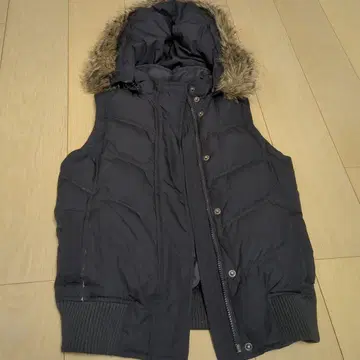 GAP 블랙 다운 베스트