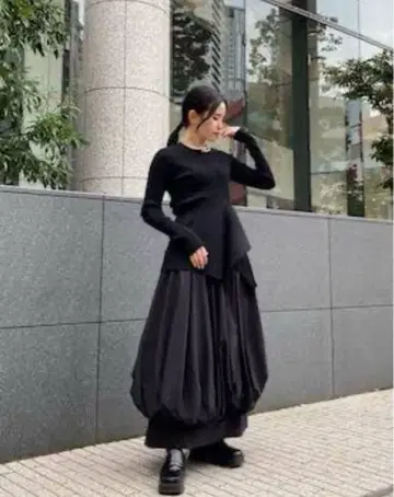 UN3D. 벌룬 컷 스커트