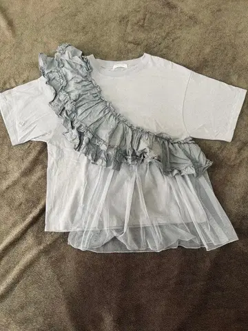 [ 새상품급 ] FREAKSSTORE 프릴 T셔츠 그레이