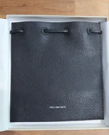 FEEL AND TASTE 블랙 숄더백