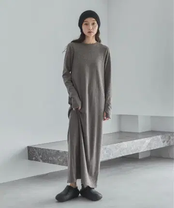 feepur 컷 리브 롱 원피스 차콜 그레이
