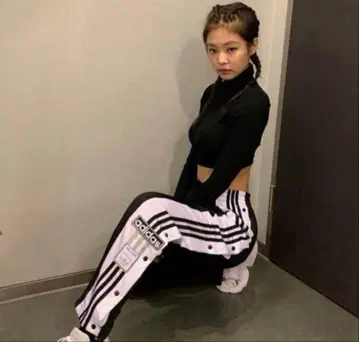 스트라이프 디자인 조거 팬츠 블랙/화이트