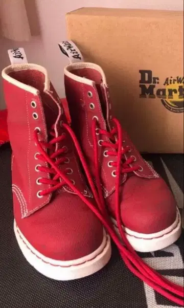 닥터 마틴 레드 하이컷 부츠 24.5cm