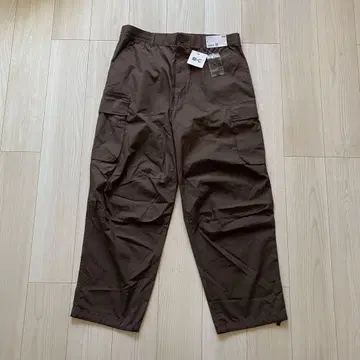 새상품 UNIQLO C 와이드 핏 카고 팬츠 다크 브라운 XL