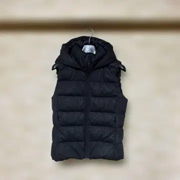 UNIQLO 볼륨 다운 베스트 탈부착 가능 후드 부착