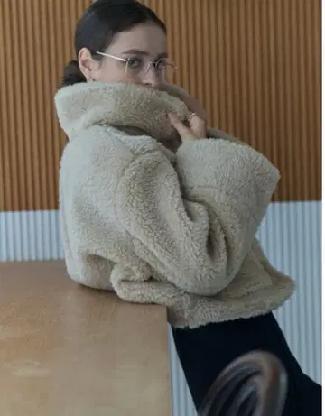 Bluelea 블루레아 보아 숏코트 베이지