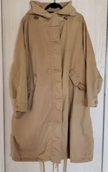 베이지 후드 부착 롱 마운틴 후드티