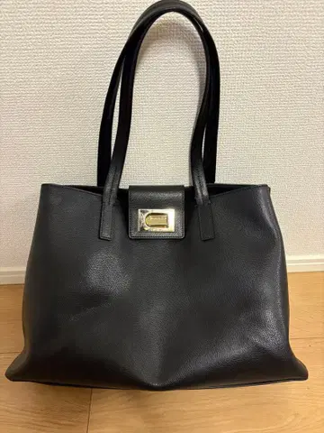 FURLA 훌라 블랙 가죽 토트백 골드 금장 장식