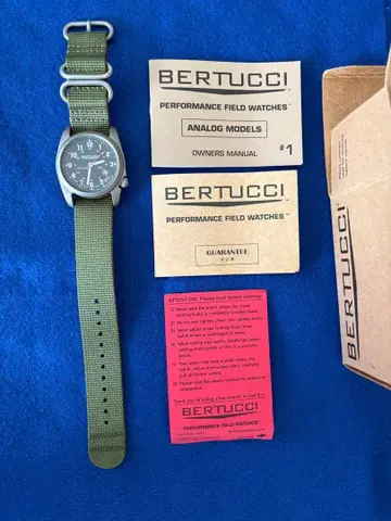 BERTUCCI 아날로그 손목시계 그린 티타늄 케이스 (USA 제조)