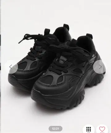 통굽 블랙 스니커즈