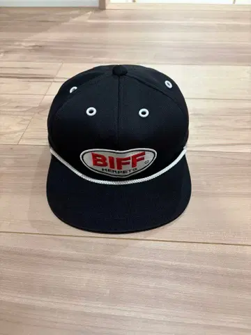 부틱 보라 잇몸 BIFF 로고 포함 블랙