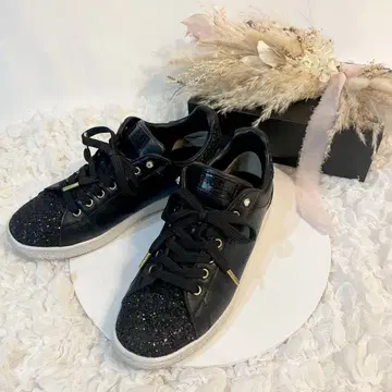 새상품급 daiana 비쥬 장식 펀칭 스니커즈 25 블랙