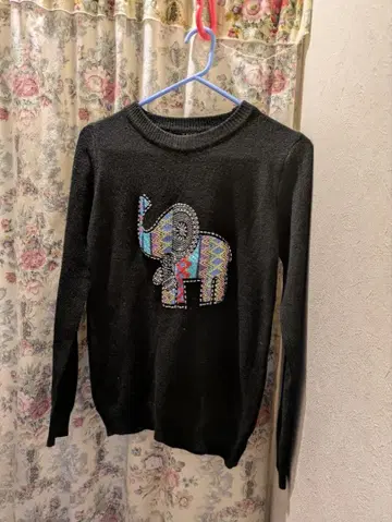 코끼리 자수 블랙 긴팔 니트