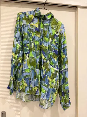 추상 패턴 긴팔 셔츠 그린과 파랑