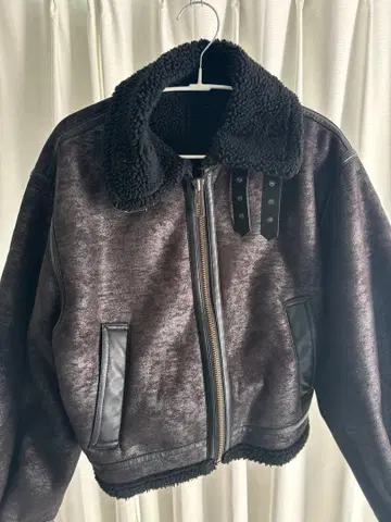 보아 카라 부착 블랙 무스탕 코트 B3