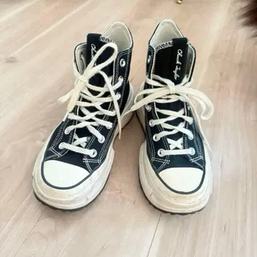 [한국 한정판] CONVERS 블랙 하이컷 스니커즈