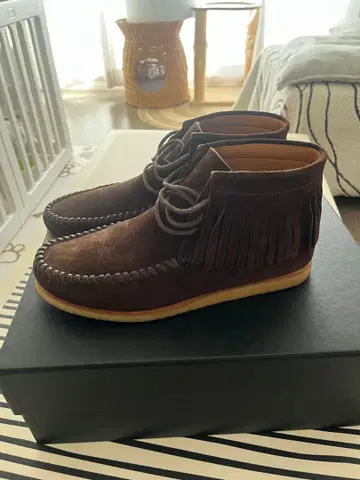 브라운 스웨이드 프린지 모카신