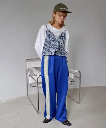 스트라이프 디자인 와이드 팬츠 파랑