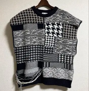 CMMN SWDN 코먼 스웨덴 크레이지 패턴 니트 베스트